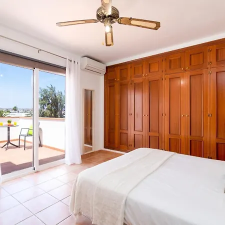 Enrique By Villa Corralejo