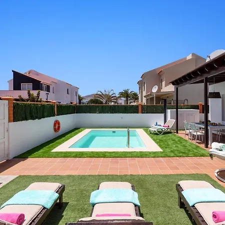 Villa Enrique By *